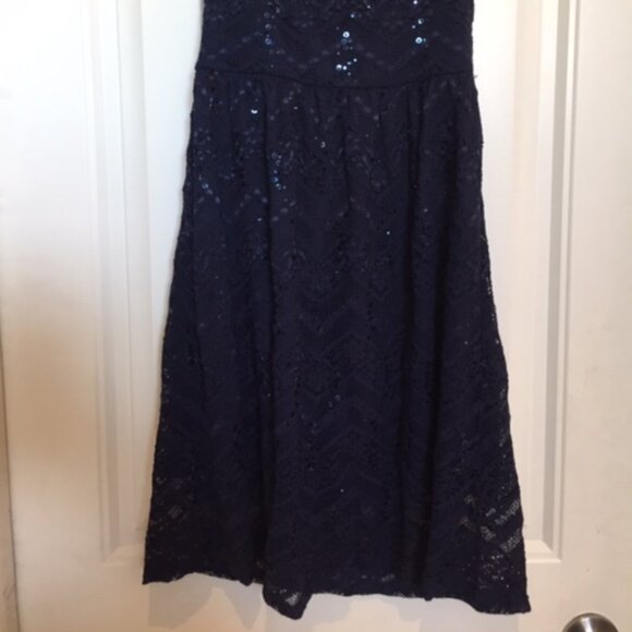 Short sequin dress with flared skirt - Picture 4 of 5